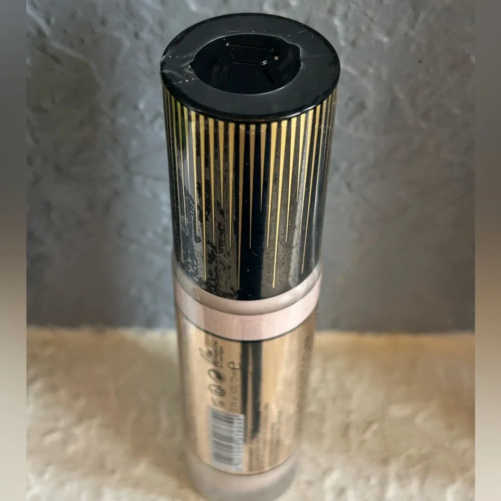 Makeup Revolution London Conceal & Glow Foundation - Cream F2